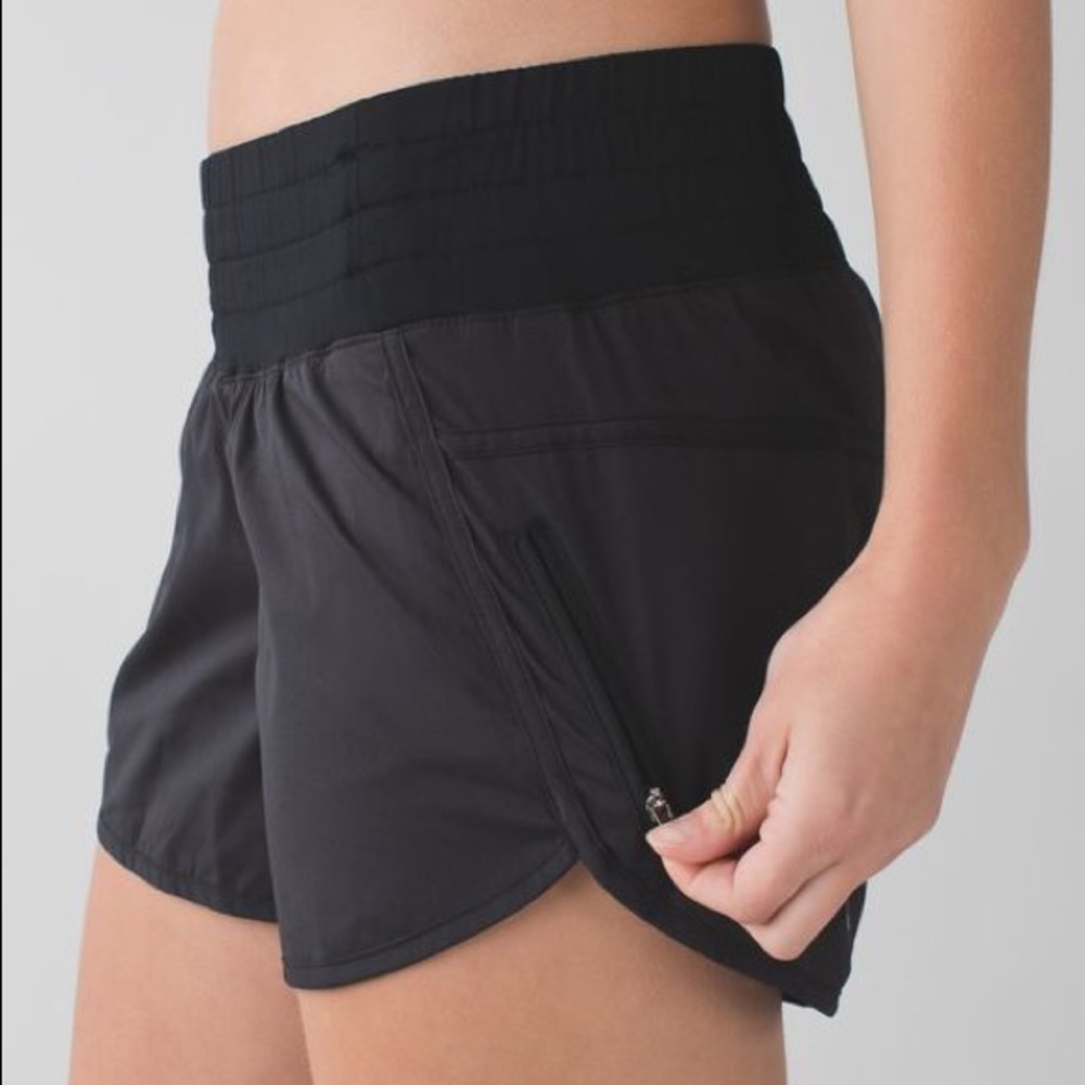 lululemon Black Size 4 tracker shorts 4” inseam